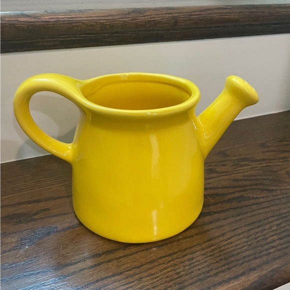 NEW RAE DUNN YELLOW “SUMMER DOWNPOUR” CERAMIC WATERING CAN - Picture 4 of 6